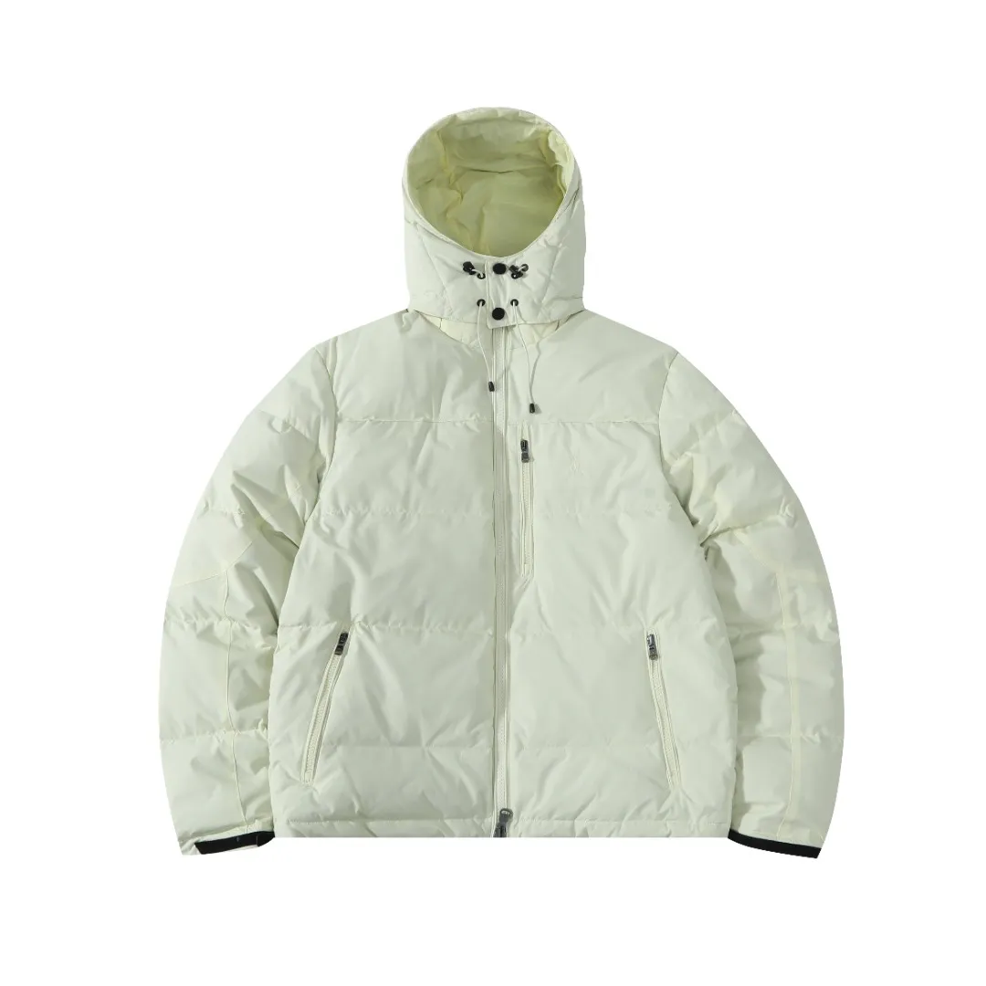 P660 #R54 Ralph Lauren/Ralph Lauren hooded down jacket (top quality, feel free to compare), using imported Barudan embroidery machine, carefully crafted with thousands of needles electric embroidery technology. Imported No. 7 needles and special embroidery thread ensure that every letter of the polo logo is full, three-dimensional and clear, creating the "most expensive embroidery logo" that can be called a work of art. Top-notch velvet core, luxurious warmth. Filled with national standard 80% high-quality white duck down, bringing excellent thermal insulation performance. At the same time, it is lightweight and can quickly regain its fluffiness after compression, bringing you a warm embrace without burden and resisting the harsh winter. Technical fabrics, no fear of wind and snow •Long-lasting fluffy and shape-retaining: High-quality filling ensures that the down jacket is not easy to stiffen and keeps you warm for a long time. •Strict anti-velvet technology: Using 400T gall fabric with pinhole retraction technology, it fundamentally eliminates the phenomenon of velvet leakage and makes wearing more secure. •All-round protective experience: Windproof and waterproof matte fabric, combined with an adjustable hem with a built-in drawstring buckle, can effectively lock in temperature and cold, and cope with changeable weather. Perfect details, creating a classic •Original electroplated YK zipper, smooth and durable, with brand texture highlighted in every detail. •Detachable hood design, one garment can be worn multiple times to meet different occasions and outfit needs. •Original hangtag and washed label, quality guaranteed. Five colors come together for couples to enjoy together: black is cool, beige is gentle, navy is calm, khaki is retro, and green is fresh. Available in five colors, the same style for men and women, it can be worn perfectly as a couple's outfit or a personalized item, becoming an indispensable fashion equipment on the streets in winter. Color: black, khaki, navy blue, army green, beige Size: S M L 66 67